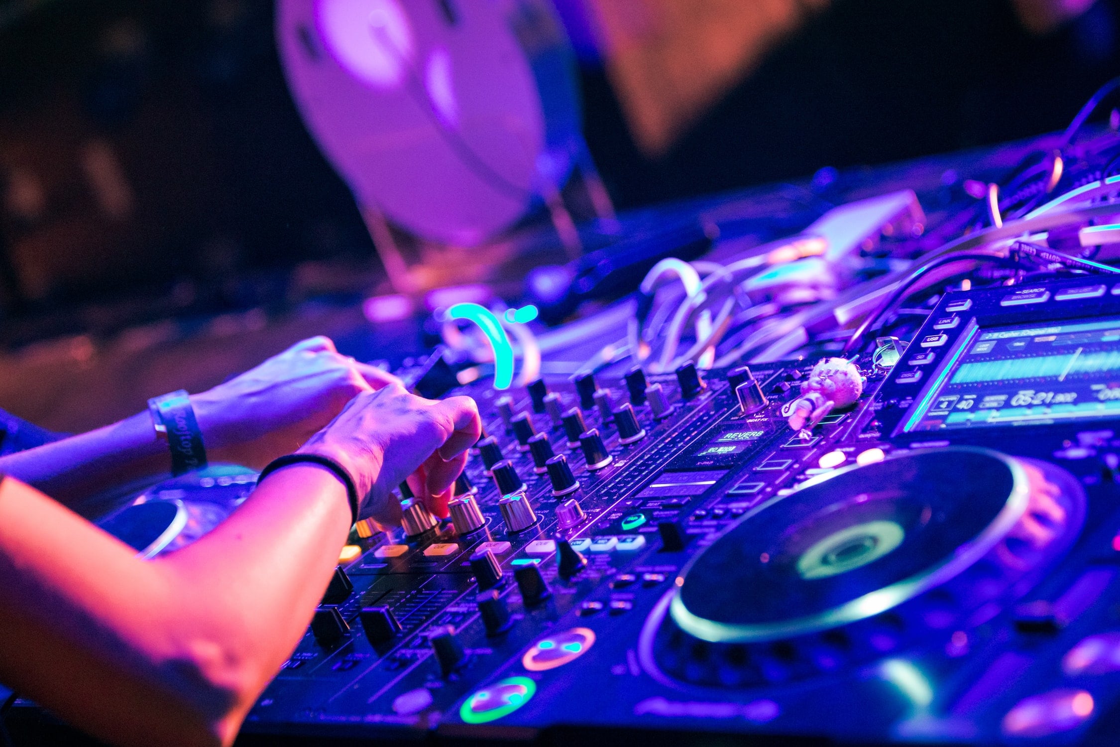 Comparatif & Top 5 des meilleures tables de mixage DJ