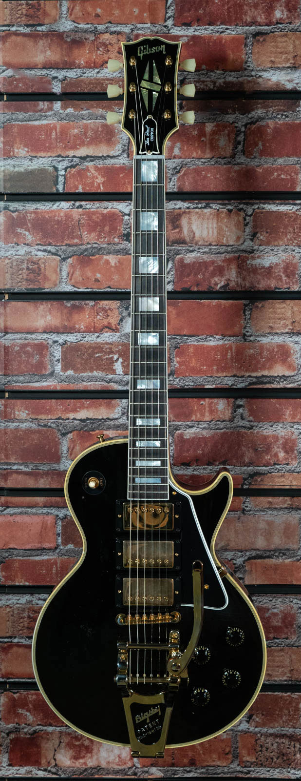 GIBSON CUSTOM LES PAUL CUSTOM 1957 REISSUE 3-PICKUP BIGSBY LIGHT AGED EBONY CS MLC